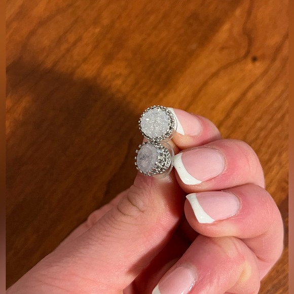 Earrings - Picture 4 of 4